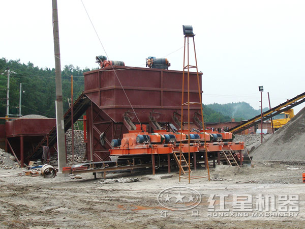 對(duì)輥式破碎機(jī)實(shí)戰(zhàn)現(xiàn)場