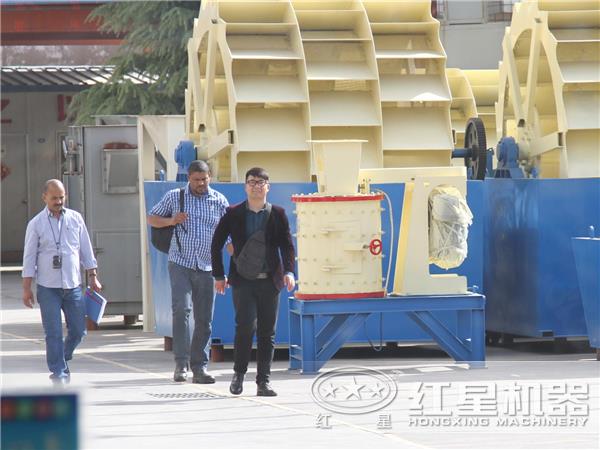 來廠參觀、了解洗砂機的客戶