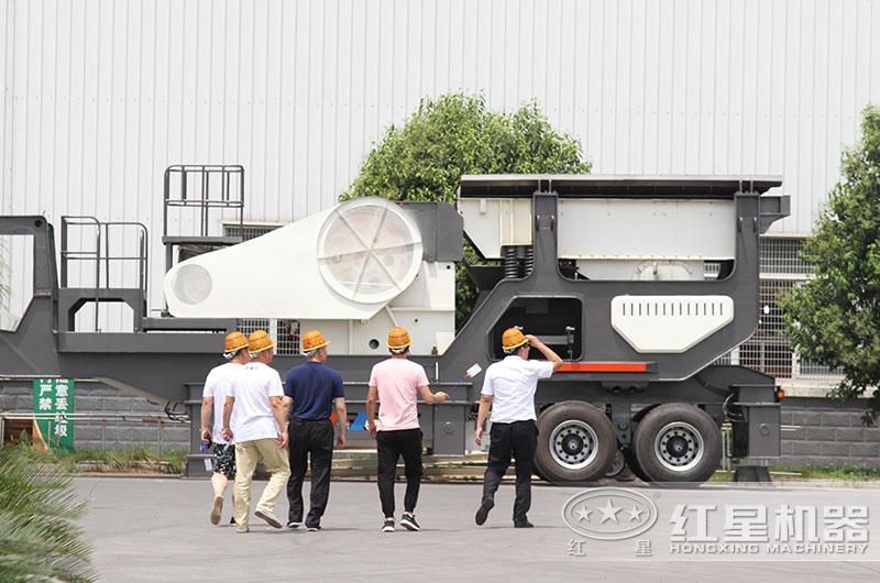 移動粉碎機(jī)